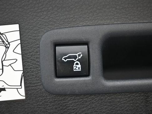 Used 2022 Toyota Sienna XLE w/ XLE Plus Package image 17