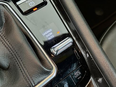 Used 2023 Jeep Compass Latitude image 25