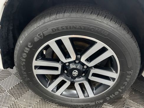Used 2016 Toyota 4Runner Limited AWD/4WD image 33