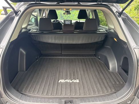 Used 2021 Toyota RAV4 LE AWD/4WD image 15