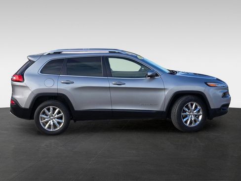 Used 2017 Jeep Cherokee Limited AWD/4WD image 4