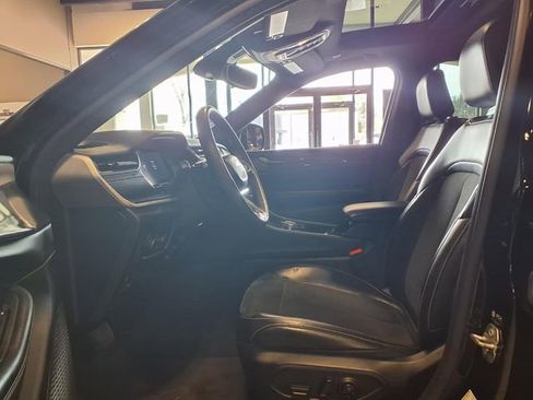 Used 2023 Jeep Grand Cherokee Altitude image 17