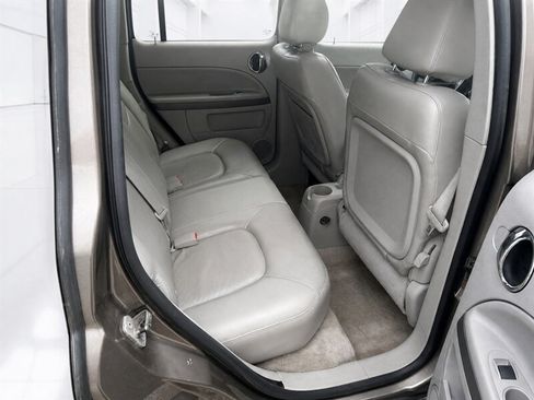 Used 2011 Chevrolet HHR LT FWD image 26