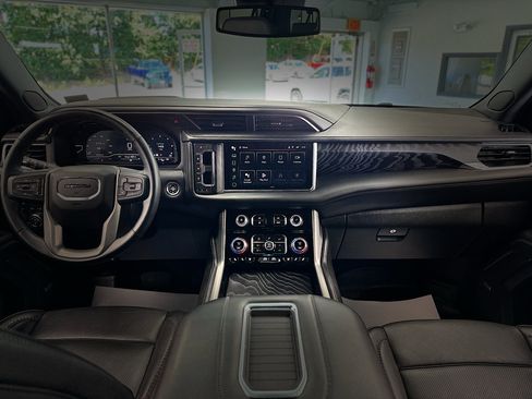 Used 2023 GMC Yukon XL Denali AWD/4WD image 24