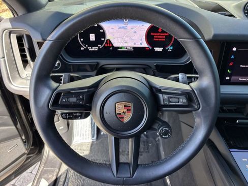 Used 2025 Porsche Cayenne E-Hybrid Coupe AWD/4WD image 29