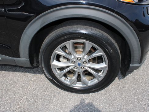 Used 2021 Ford Explorer Limited w/ Equipment Group 301A RWD image 9