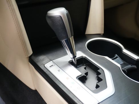 Used 2012 Toyota Camry LE image 17