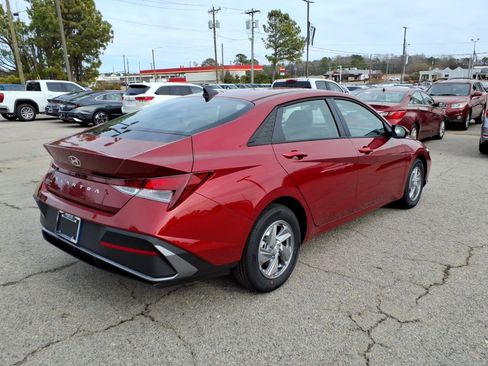 New 2026 Hyundai Elantra SE FWD image 3