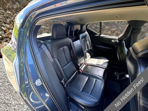 Used 2021 Volvo XC40 T4 Momentum FWD image 24