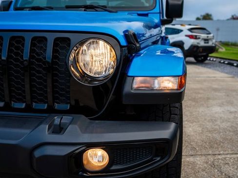 Used 2021 Jeep Gladiator Willys image 3