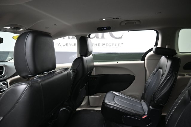 Used 2024 Chrysler Pacifica Touring-L FWD image 25