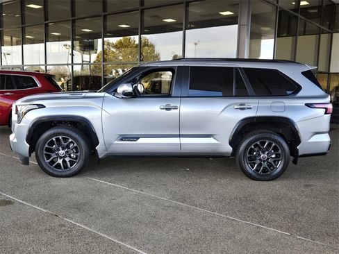 Used 2024 Toyota Sequoia Platinum image 3