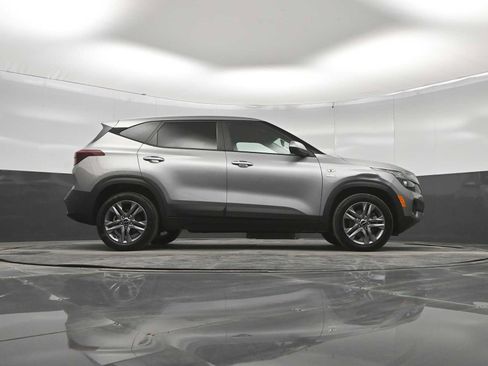 Used 2022 Kia Seltos LX AWD/4WD image 41