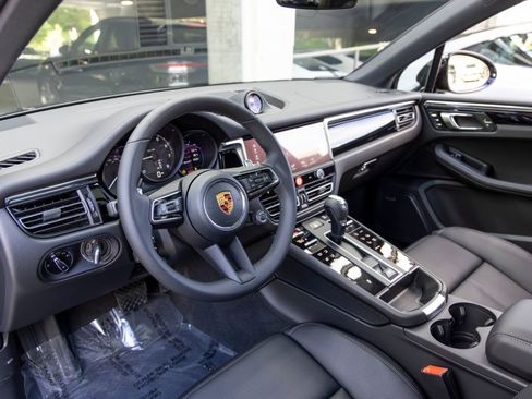 New 2026 Porsche Macan AWD/4WD image 4