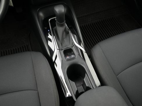 Used 2022 Toyota Corolla LE image 25