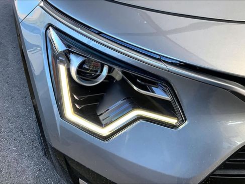 Used 2023 Kia Niro SX image 27