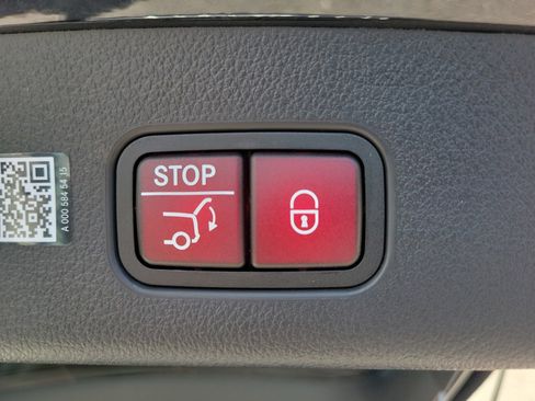 Certified 2026 Mercedes-Benz GLC 300 4MATIC image 33
