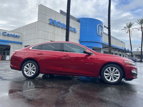 Used 2022 Chevrolet Malibu LT w/ Leather Package image 3