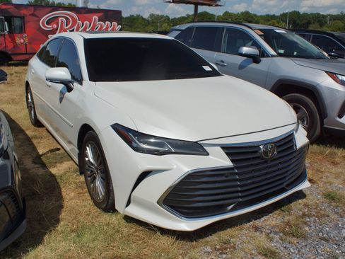 Used 2022 Toyota Avalon Limited w/ Advanced Safety Package FWD image 3