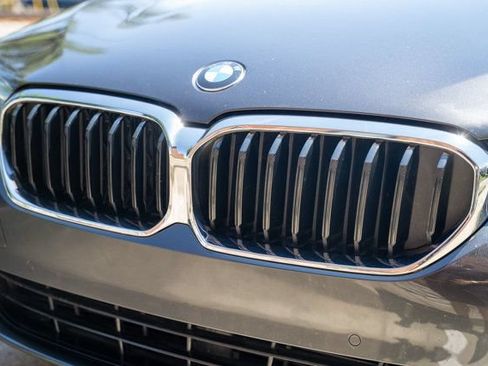 Used 2022 BMW 530i w/ Convenience Package RWD image 16