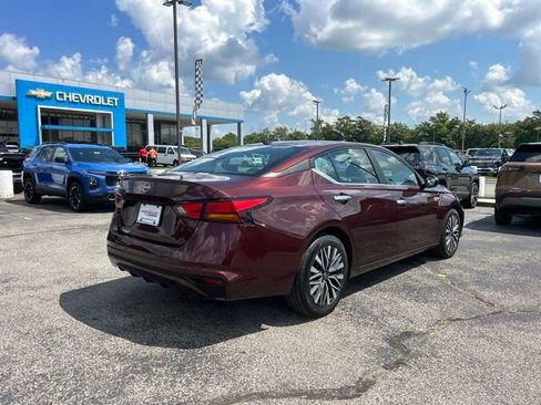 Used 2025 Nissan Altima 2.5 SV FWD image 3