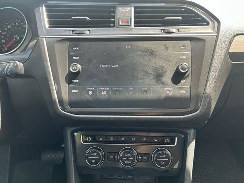 Used 2019 Volkswagen Tiguan SE w/ Panoramic Sunroof Package image 12