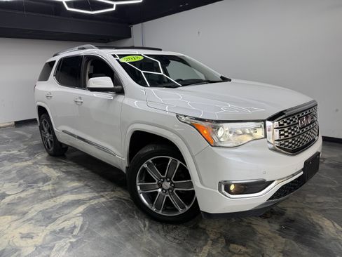 Used 2018 GMC Acadia Denali w/ Technology Package AWD/4WD image 6