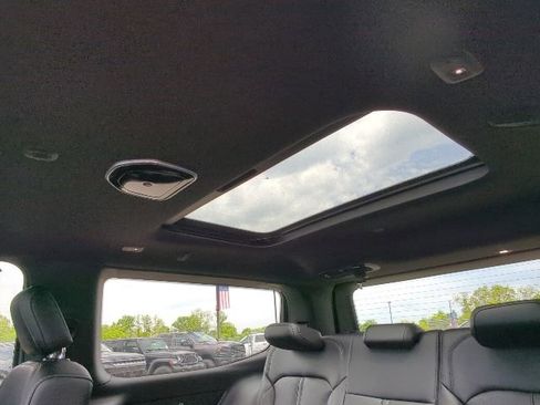 New 2026 Jeep Grand Wagoneer Limited AWD/4WD image 32