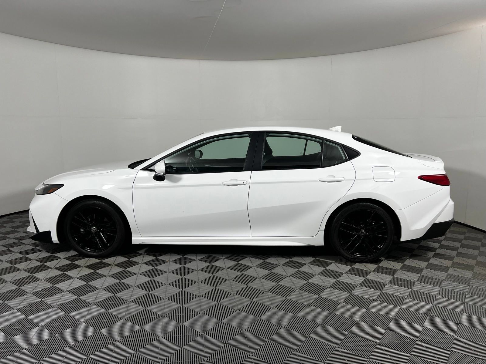 Certified 2025 Toyota Camry SE FWD image 8