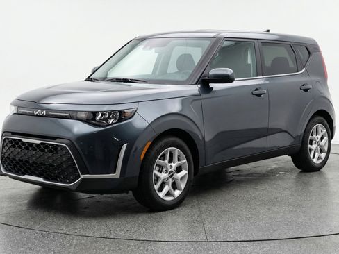 Used 2025 Kia Soul LX w/ LX Technology Package FWD image 3
