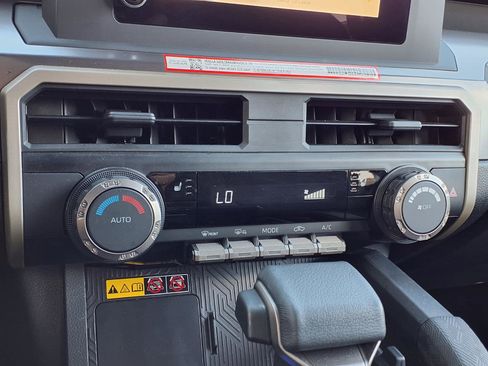 Used 2025 Toyota Tacoma SR5 w/ SR5 Upgrade Package image 17