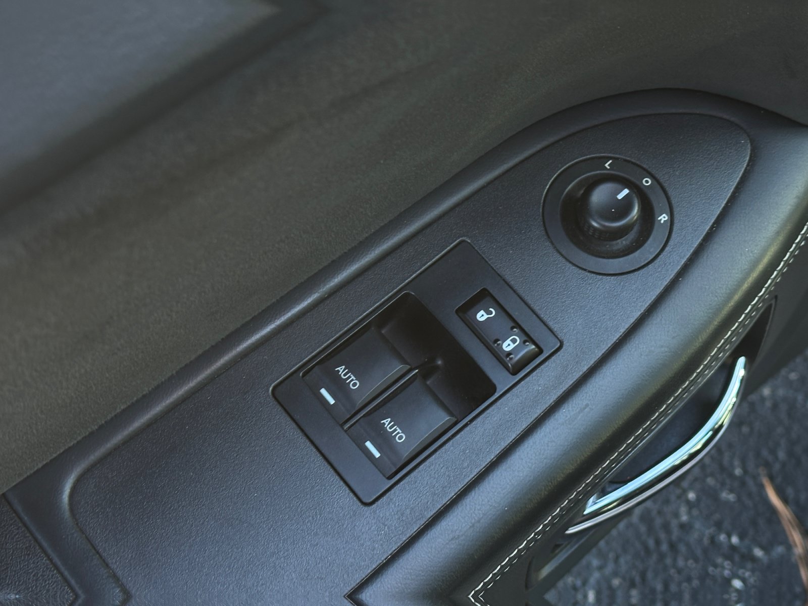 Used 2012 Dodge Challenger SRT8 w/ Premium Sound Group RWD image 24