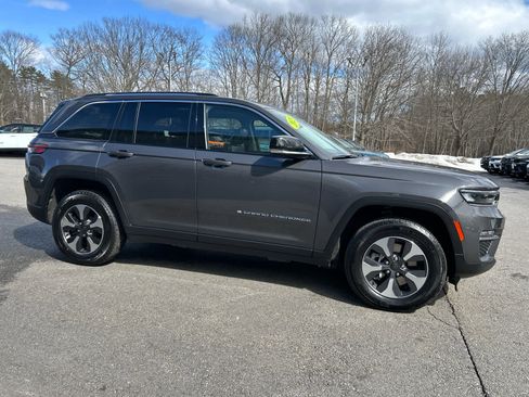 Used 2023 Jeep Grand Cherokee 4WD 4xe image 3