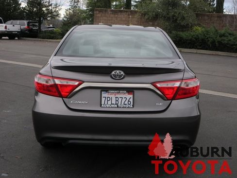 Used 2016 Toyota Camry SE image 6