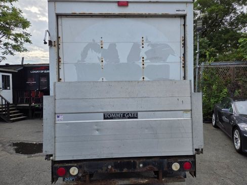 Used 2015 Chevrolet Express 3500 RWD image 8