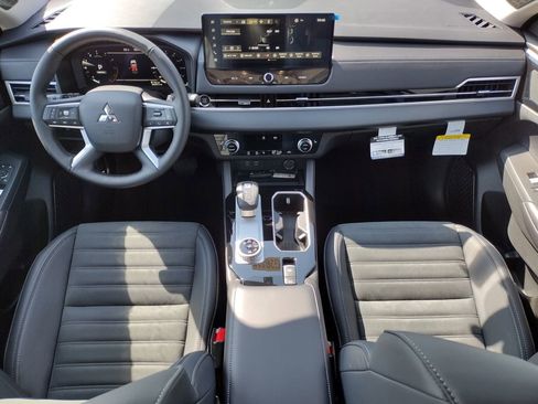 New 2026 Mitsubishi Outlander SE image 3