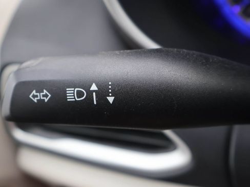 Used 2023 Chrysler Voyager LX FWD image 21