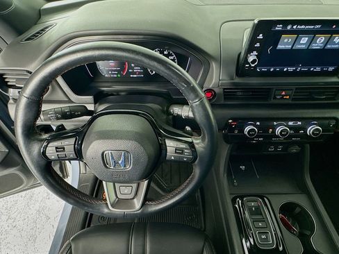 Used 2023 Honda Pilot TrailSport image 11