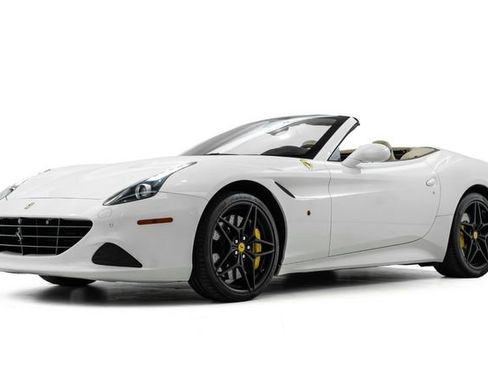Used 2015 Ferrari California T RWD image 8