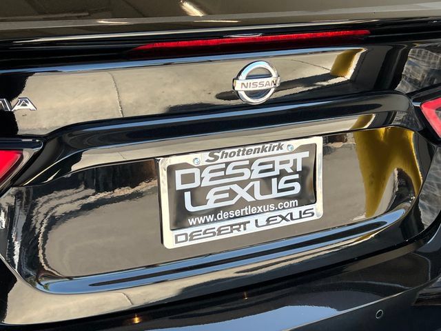 Used 2022 Nissan Maxima SR w/ Sport Mat Group FWD image 17