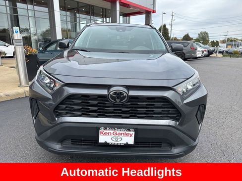 Used 2020 Toyota RAV4 LE image 9