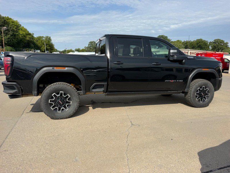 Used 2024 GMC Sierra 2500 AT4X AWD/4WD image 2