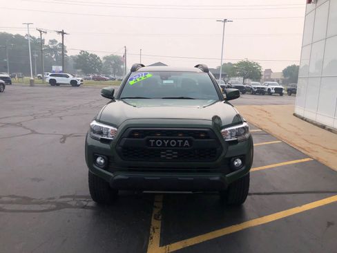 Used 2021 Toyota Tacoma TRD Off-Road AWD/4WD image 2