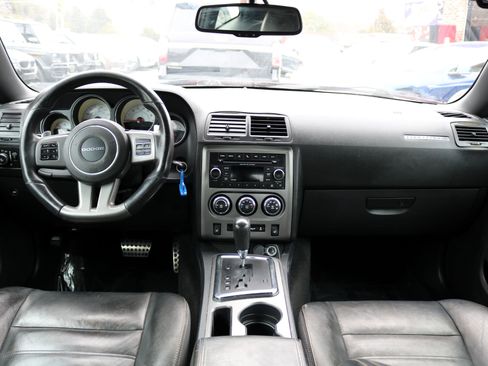Used 2014 Dodge Challenger SXT image 34