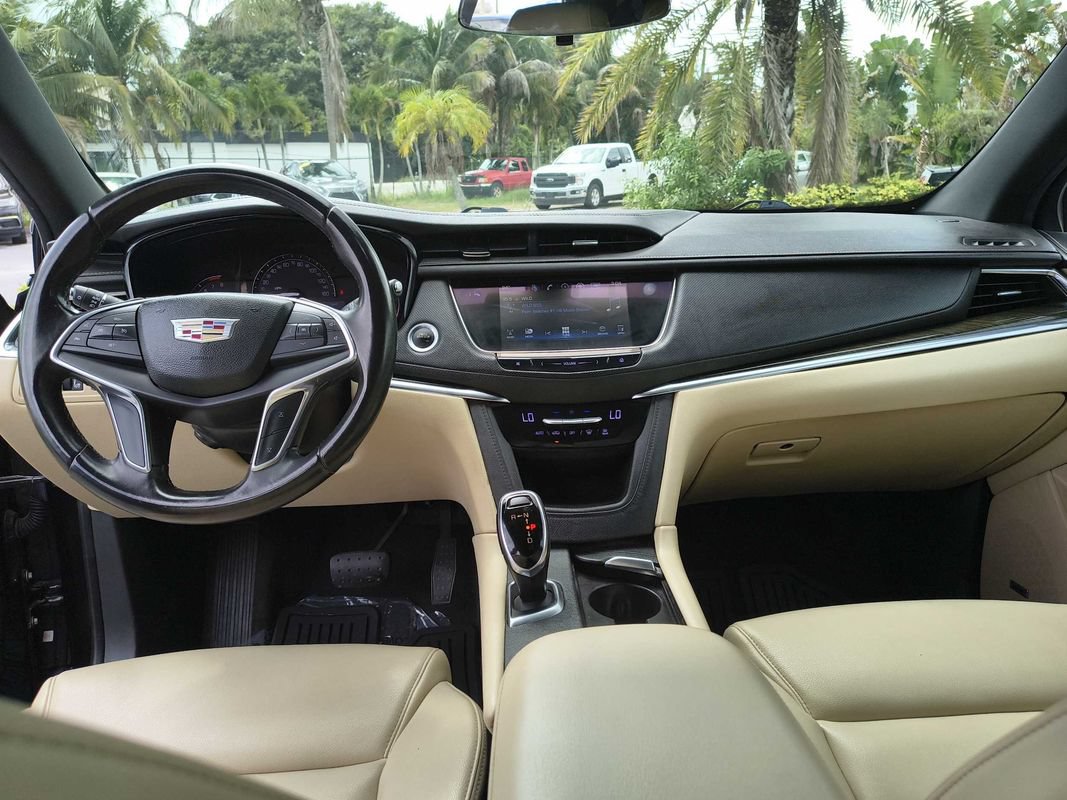 Used 2017 Cadillac XT5 FWD image 17