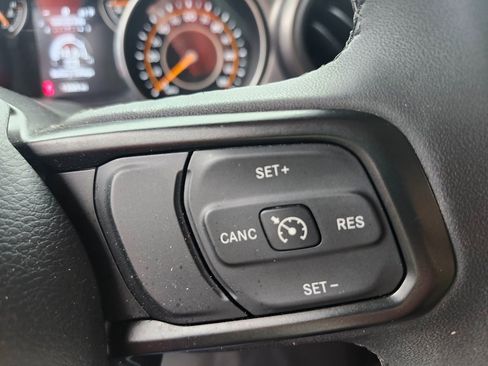 Used 2023 Jeep Gladiator Sport image 11