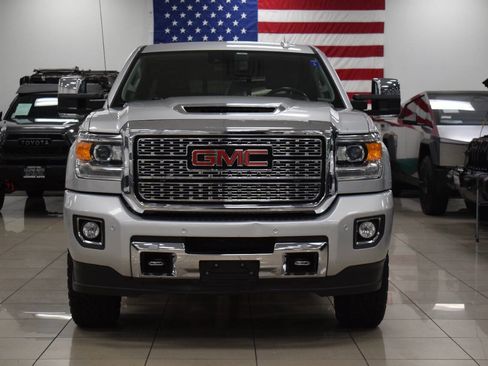 Used 2019 GMC Sierra 2500 Denali w/ Duramax Plus Package image 5