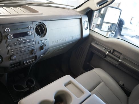 Used 2014 Ford F250 XL w/ Power Equipment Group image 19