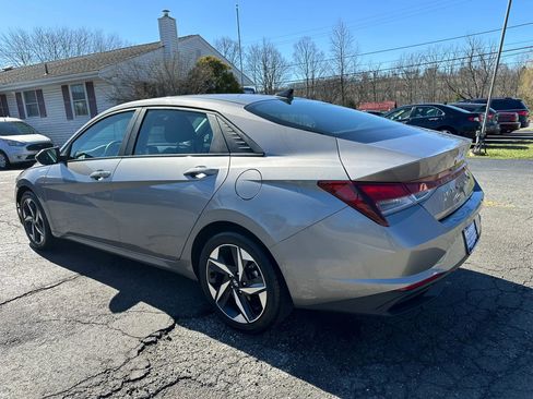 Used 2023 Hyundai Elantra SEL w/ Convenience Package image 4