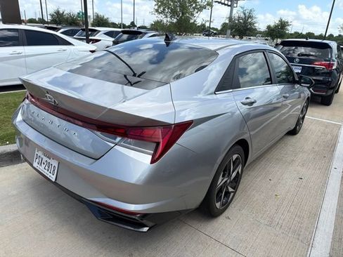 Used 2021 Hyundai Elantra SEL w/ Convenience + Premium Package FWD image 3